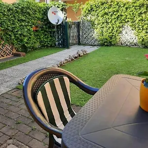 La Casa Di Davide Con Giardino E Garage Italia